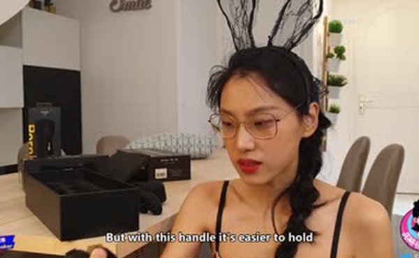 June Liu 刘玥  SpicyGum - 亚洲青少年尝试新的 Pornhub 玩具 - 第 2 部分 - 咒语魔杖 （JL_109）