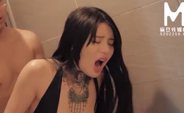 【国产】纹身女学员免费观看