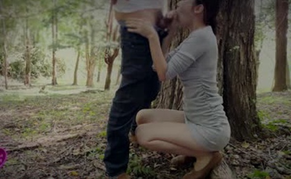 躲在树后在国家公园做他妈的太难了--4K-60fps--国产自拍--森林-户外-开阔-裸露-服装-变态-高画质