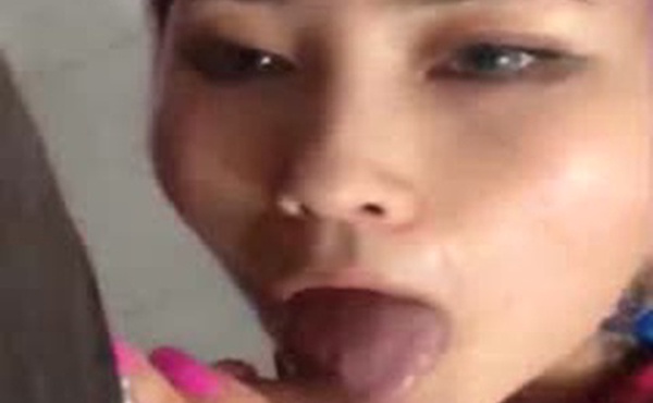 女友喝尿后帮我口交