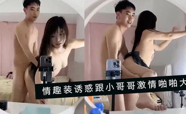 蜜桃少女黑丝露脸情趣装诱惑跟小哥哥激情啪啪大秀