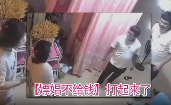 嫖娼不给钱打起来了给妓女急得拿刀就怕客人上了自己
