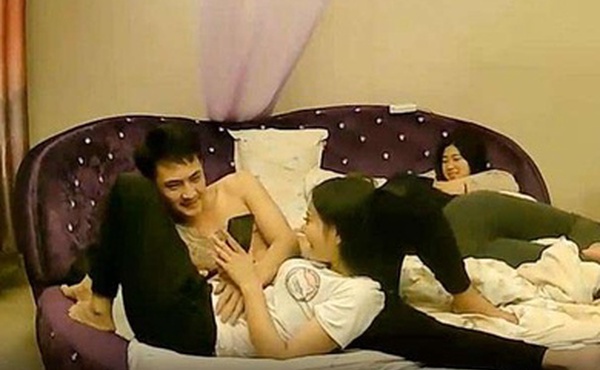 啪啪全程被监拍美女和男友酒店开房