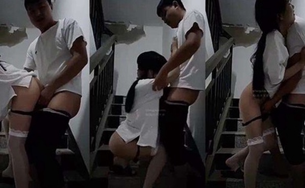 学生自拍做爱楼梯做爱快速抽插