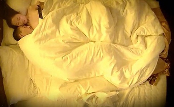 酒店偷拍穿著小吊带的水嫩性感大长腿美女开房有点矜持不让操扯掉内裤摸了几下淫水泛滥狠狠猛操听淫声2人同时高潮