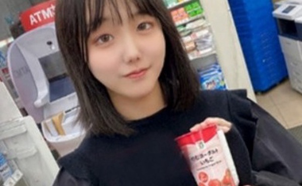 在一家快餐店打工的美少女被侵犯