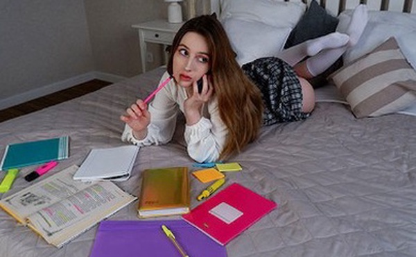 操我大学成绩不好的继姐然后射在她紧致的小穴里