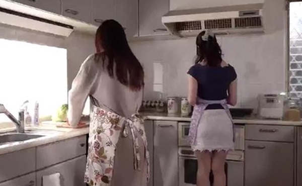 中文字幕妻子怀孕期间太过压抑的我只能对风骚的岳母发泄性欲水户香奈