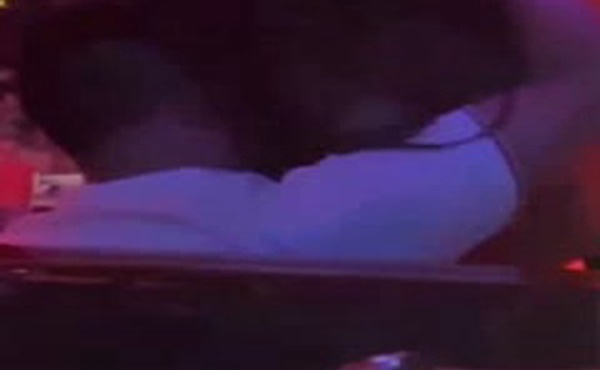 酒吧醉.酒男女大.厅当众.不雅行.为事.