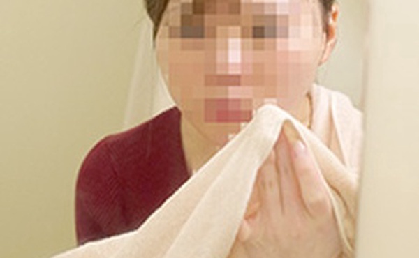 素人素颜 - 光滑的脸和阴部！蜜桃臀少女的真实面目 在宴会厅