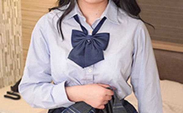 制服时代～萝莉可爱蜜桃屁股内裤染色内裤～仓本仁美