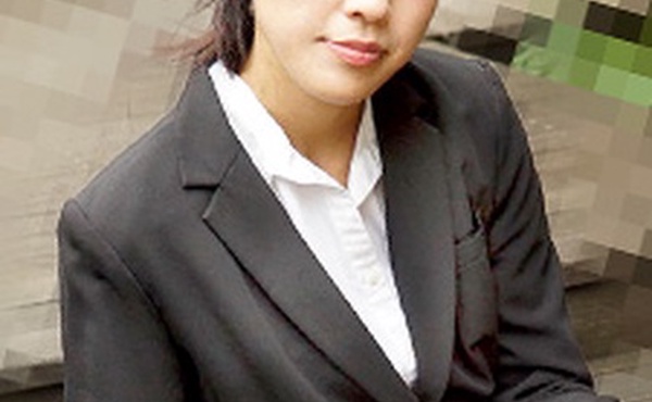 求职面试性骚扰！一个想要工作、害羞但愿意做任何事情的女大学生 泉绫