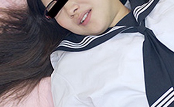 制服时代～穿制服大胆自慰～茜