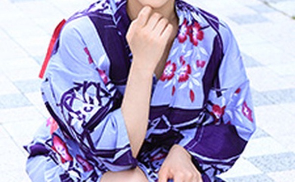 遛狗时遇见爱狗的穿浴衣美女！佐佐木怜