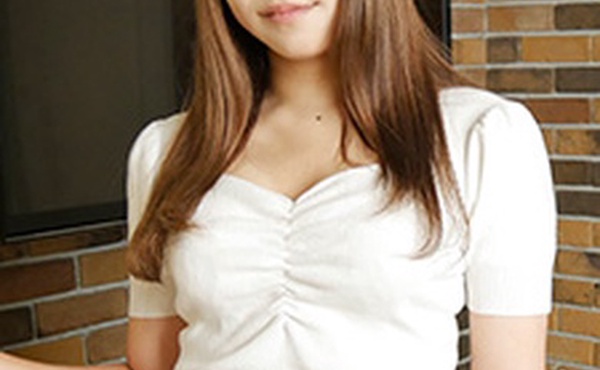 热爱性的素人女孩引诱摄影师并进行中出性爱。永田佑