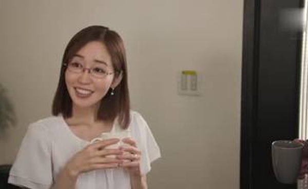 URE-097FAZA同人總銷量突破12萬DL原作克隆人NTR午夜泳池徹底描繪高學歷美熟女猛烈高潮的瘋狂盛宴終於真人化了筱田佑