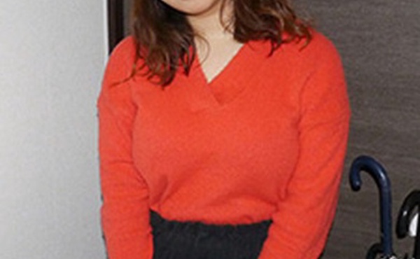 F罩杯女孩因未预约而拜访AV男优家，心情十分沮丧。河合阳子