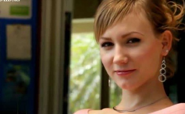 豹纹高跟美少妇户外阳台足交鞋交很诱惑