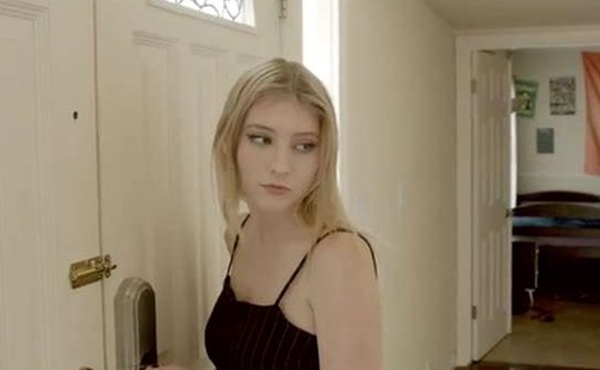 melodymarks女超人被氪石削弱后被暴揍强上