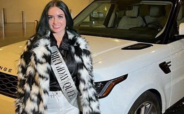 RachelBass跟黑人约炮前后夹击被30公分巨屌无套操得翻白眼